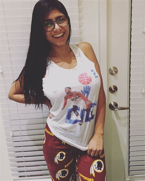 Mia Khalifa to take advantage of a sunny afternoon in Palm Beach, Florida, to show off her body through a series of pictures posted on her Instagram account. The former porn actress shared with ...